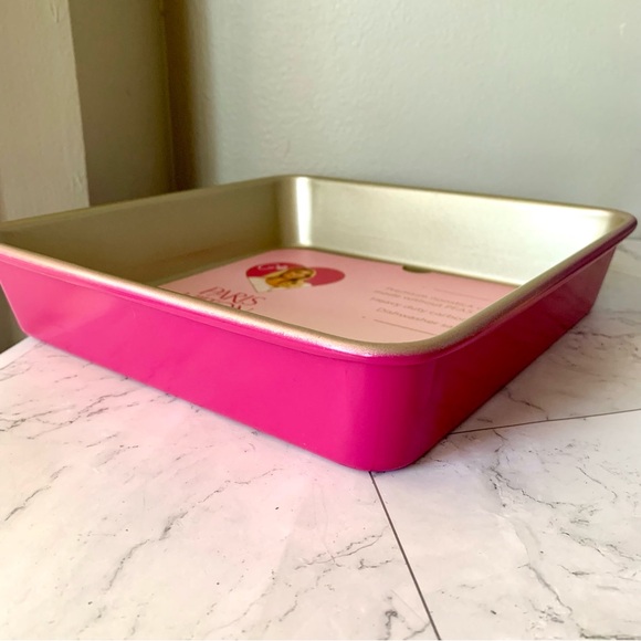 Paris Hilton Nonstick Carbon Steel 9-Inch Square Cake Pan - Picture 4 of 4